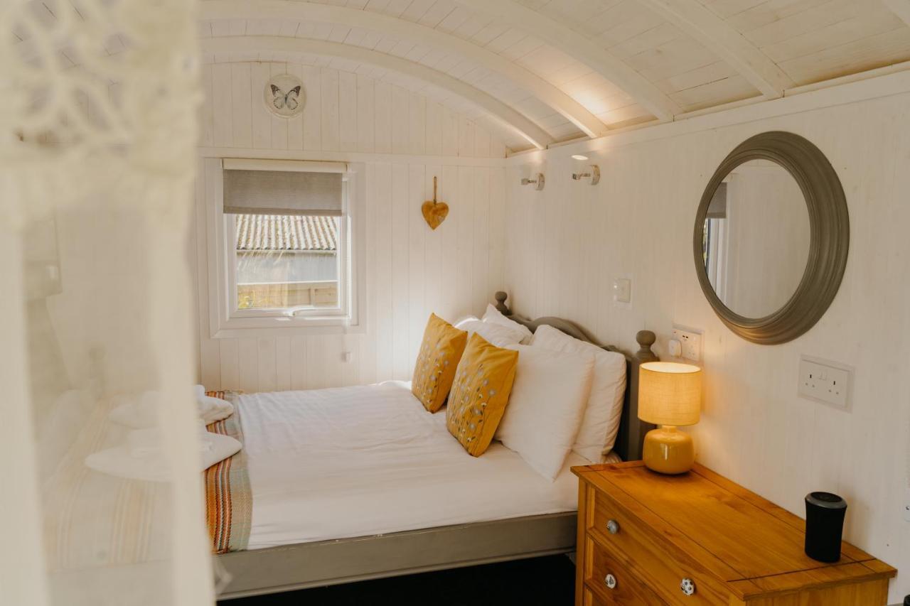 Little England Retreats - Cottage, Yurt And Shepherd Huts Othery Exterior photo
