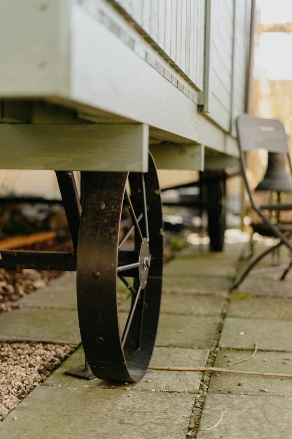 Little England Retreats - Cottage, Yurt And Shepherd Huts Othery Exterior photo