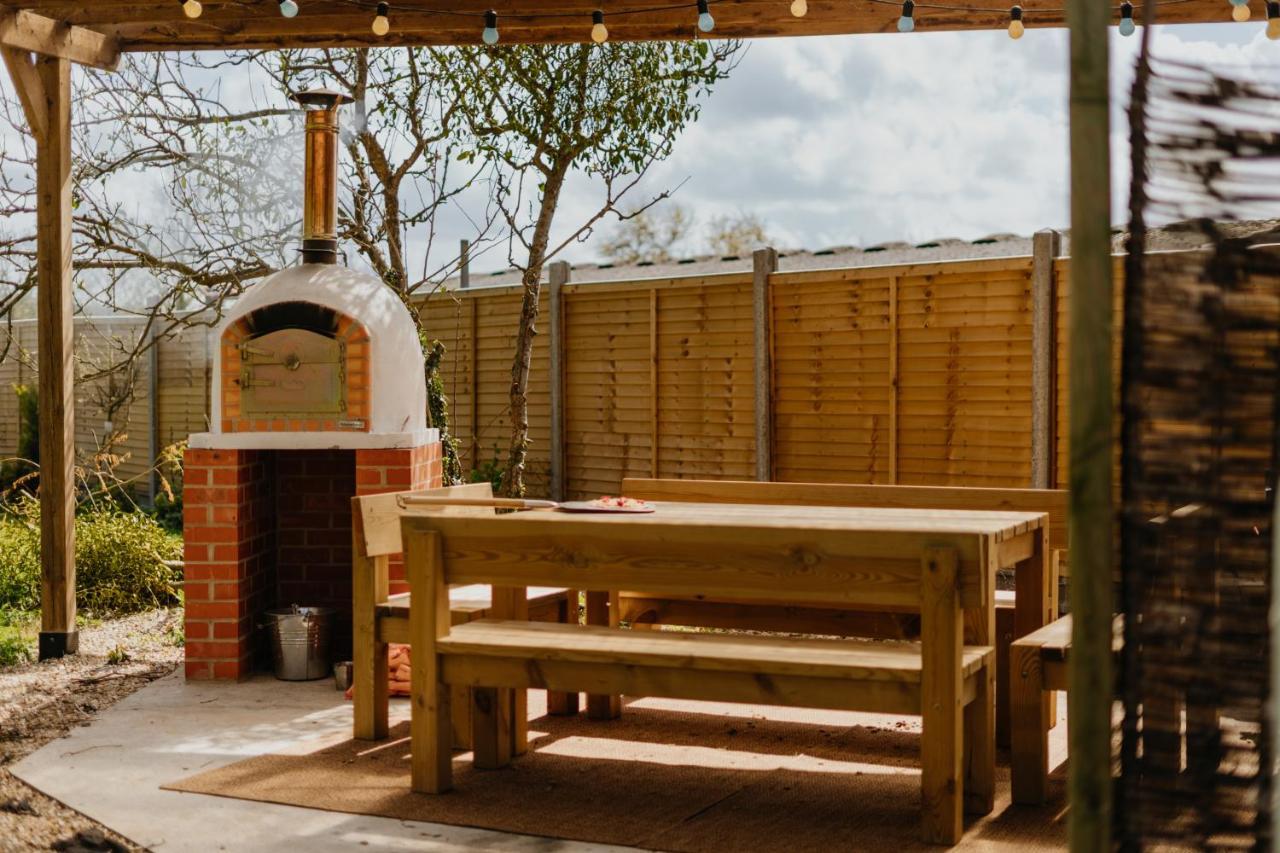 Little England Retreats - Cottage, Yurt And Shepherd Huts Othery Exterior photo