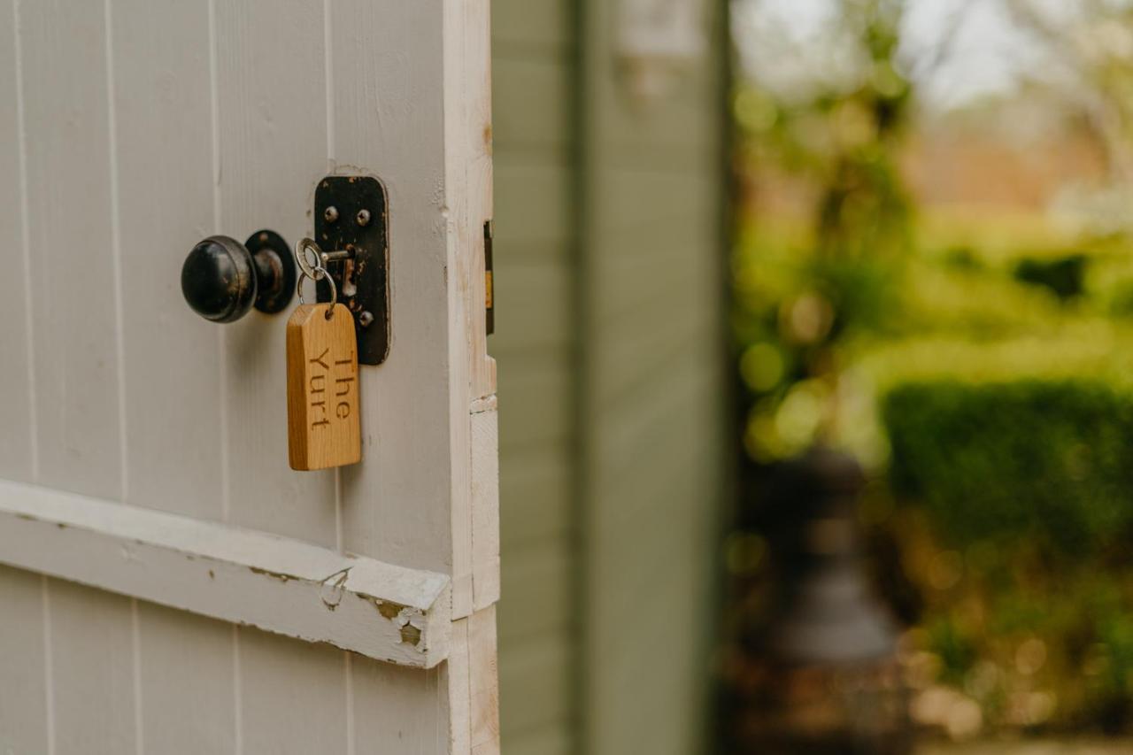 Little England Retreats - Cottage, Yurt And Shepherd Huts Othery Exterior photo