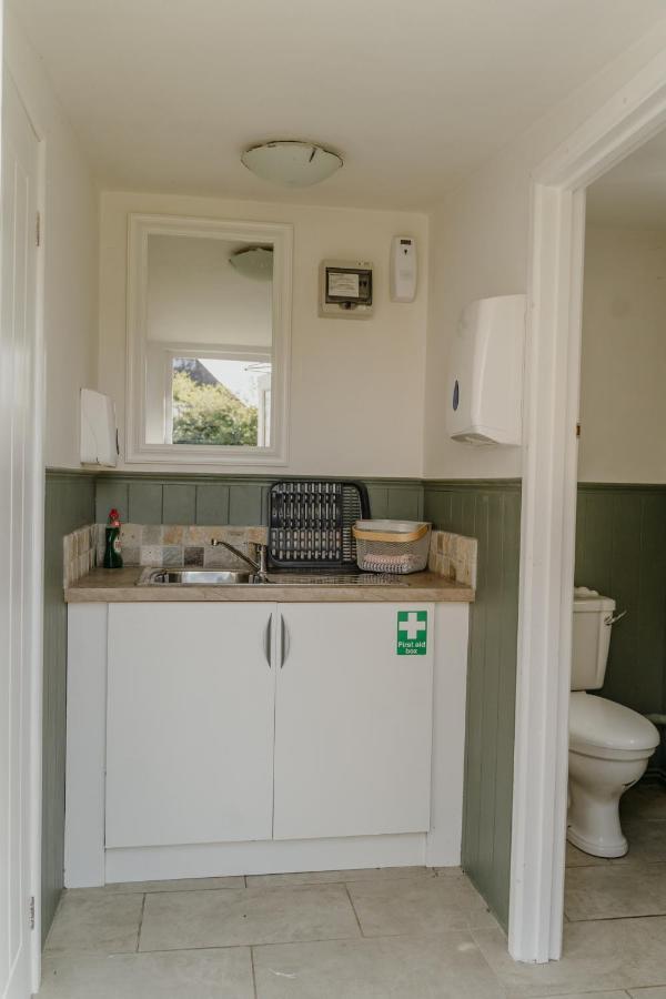Little England Retreats - Cottage, Yurt And Shepherd Huts Othery Exterior photo